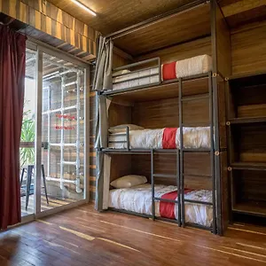 reina-roja-hostal.tulum-hotels.net/