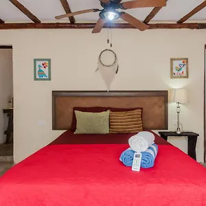 https://tulum-rustic-rooms-on-the-road-to-the-beach.tulum-hotels.net